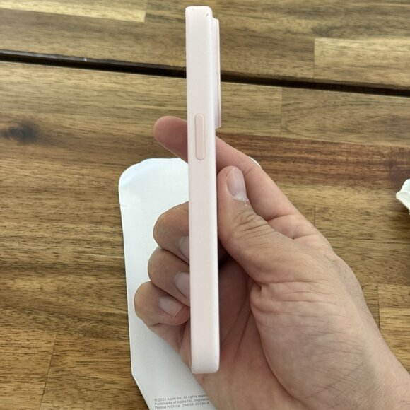 OEM Authentic Apple Silicone Case with MagSafe for iPhone 14 Pro Chalk Pink READ - Picture 10 of 12